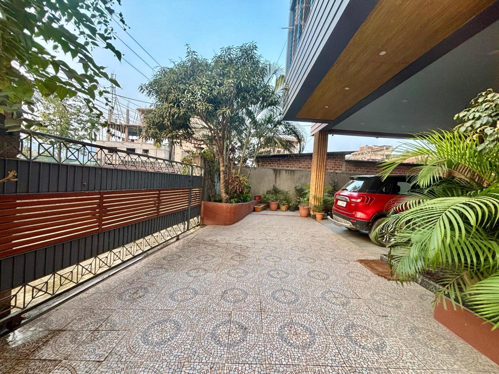Krishna Shree Guest House Гувахати Экстерьер фото